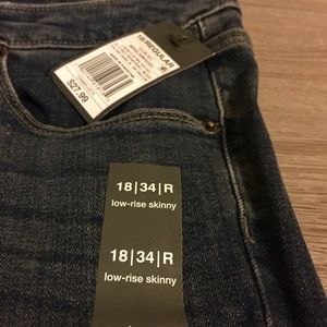 Mossimo Women’s Low-Rise Skinny Jeans Size 18R